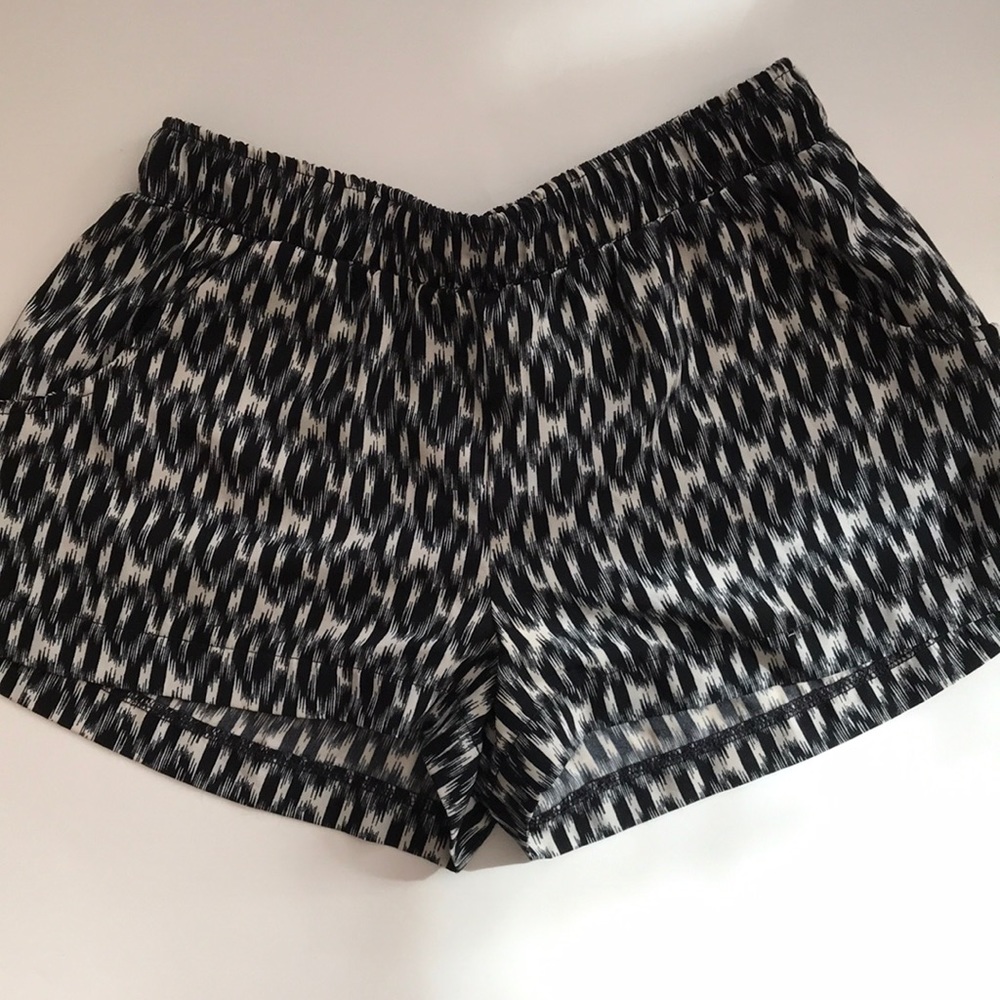 Patterned shorts